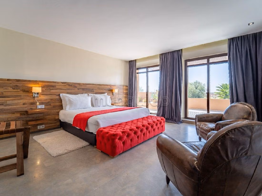 فيلا فاخرة للبيع بطريق امزميز. 7 قطع مريحة. مفروشة. 