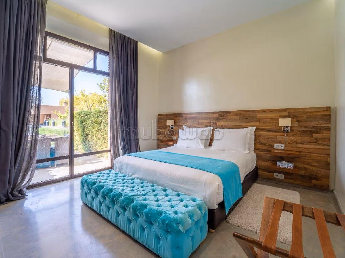 فيلا فاخرة للبيع بطريق امزميز. 7 قطع مريحة. مفروشة. 