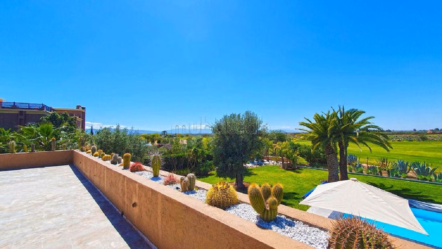 فيلا فاخرة للبيع بطريق امزميز. 7 قطع مريحة. مفروشة. 