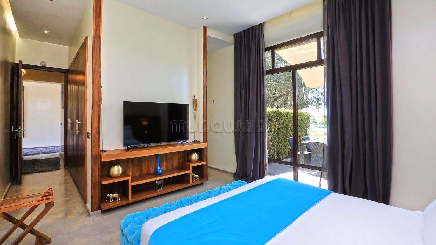 فيلا فاخرة للبيع بطريق امزميز. 7 قطع مريحة. مفروشة. 