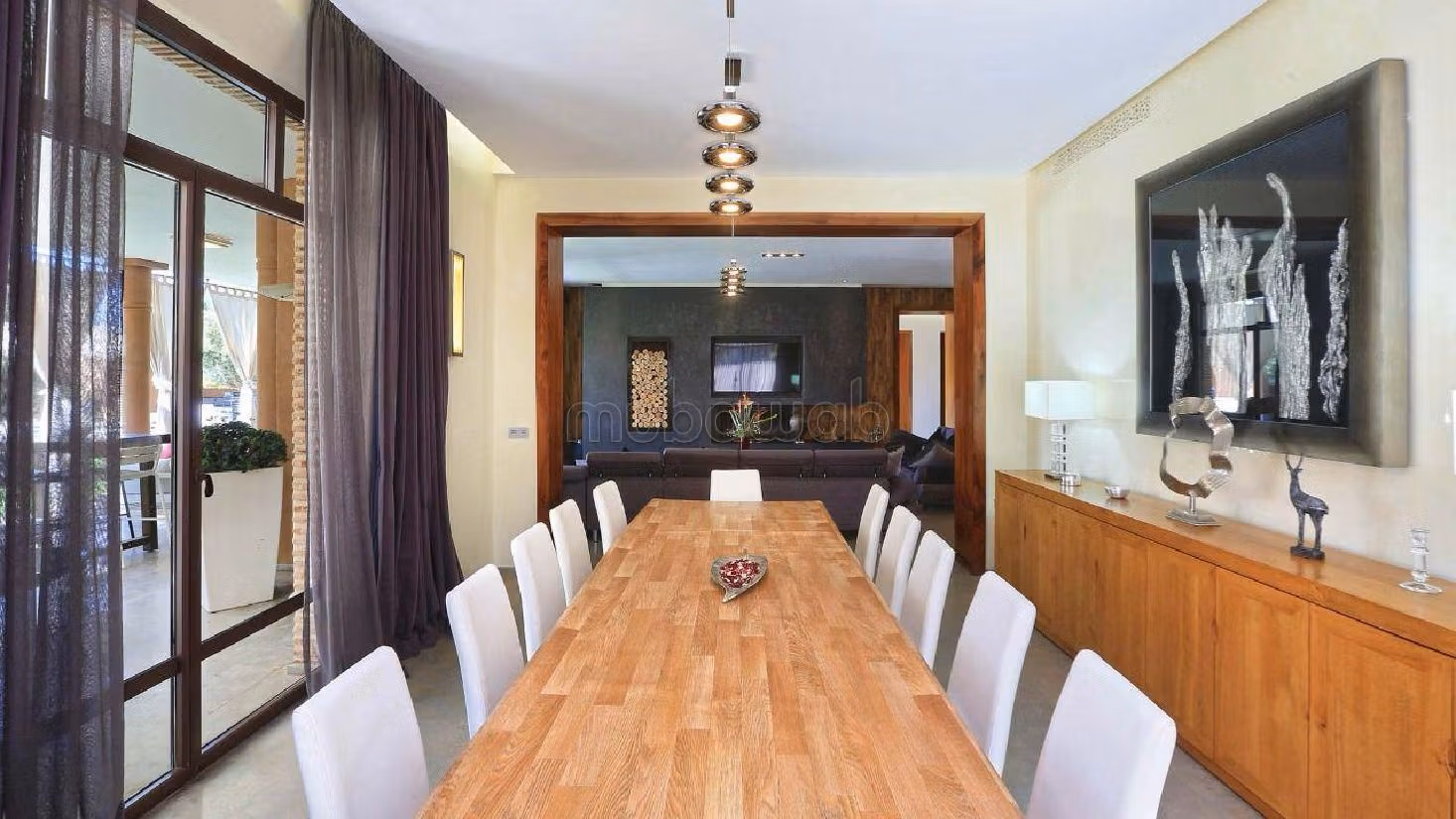 فيلا فاخرة للبيع بطريق امزميز. 7 قطع مريحة. مفروشة. 