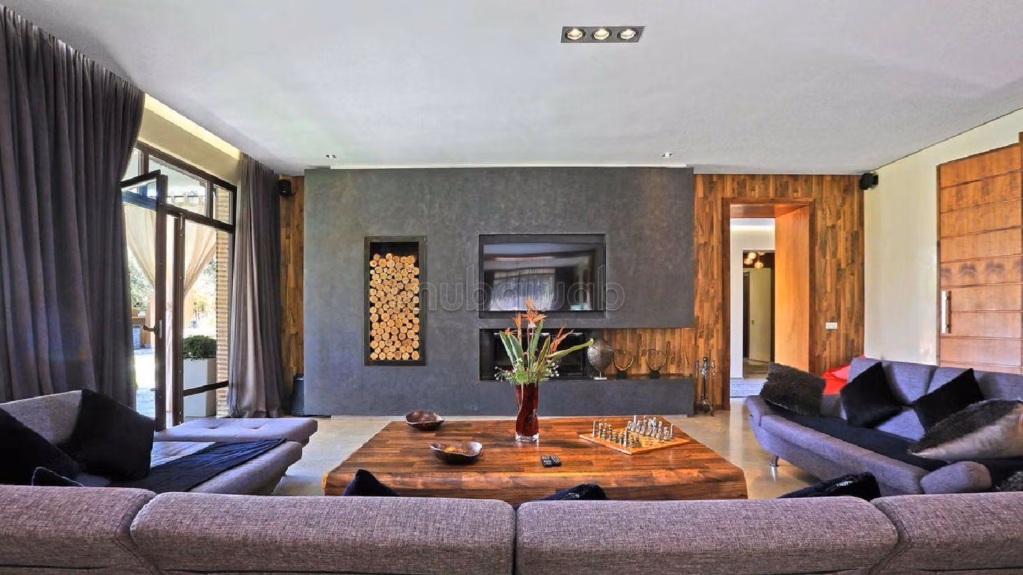 فيلا فاخرة للبيع بطريق امزميز. 7 قطع مريحة. مفروشة. 