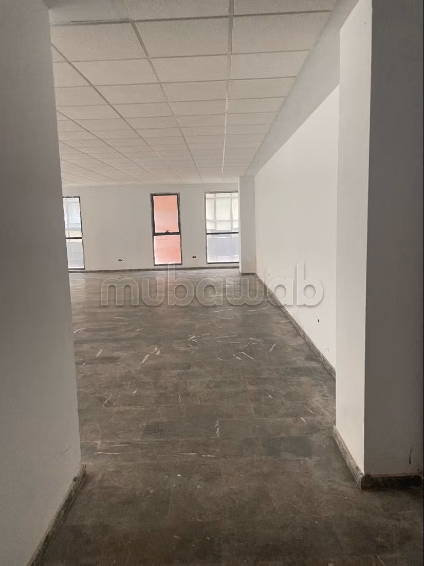 Ufficio in vendita a Sidi Maarouf. Superficie 170 m²