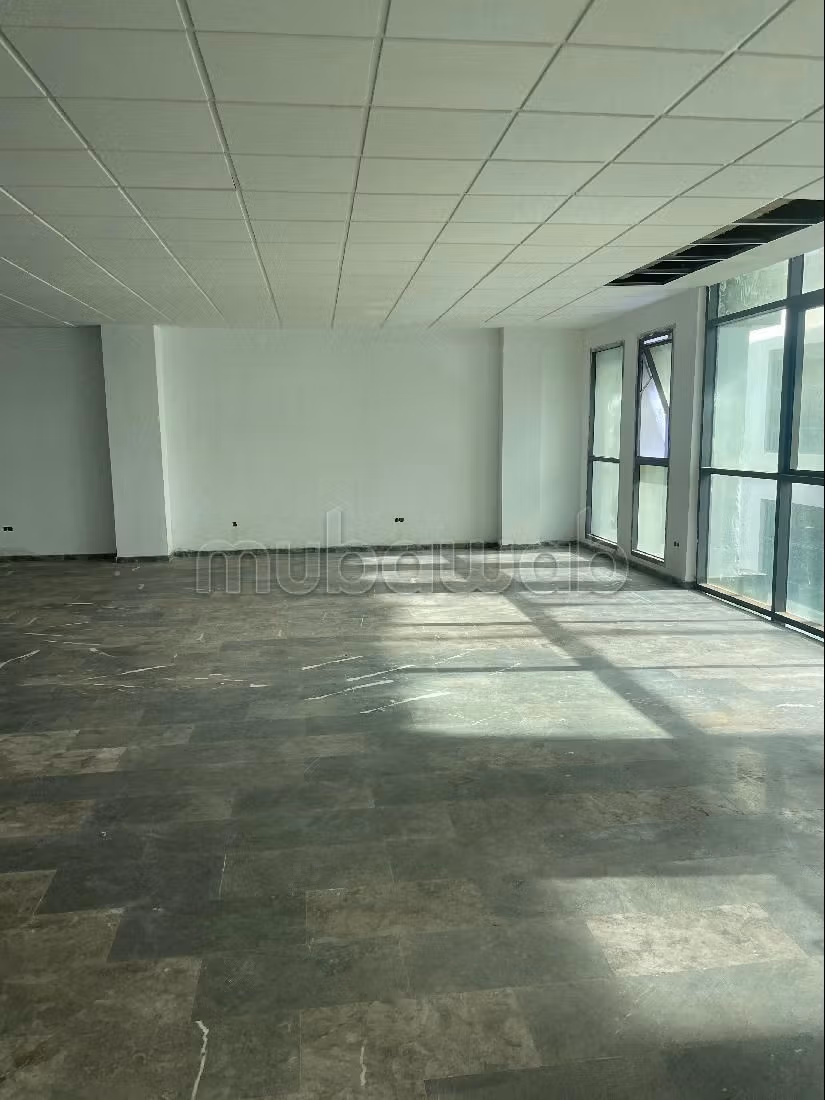 Ufficio in vendita a Sidi Maarouf. Superficie 170 m²