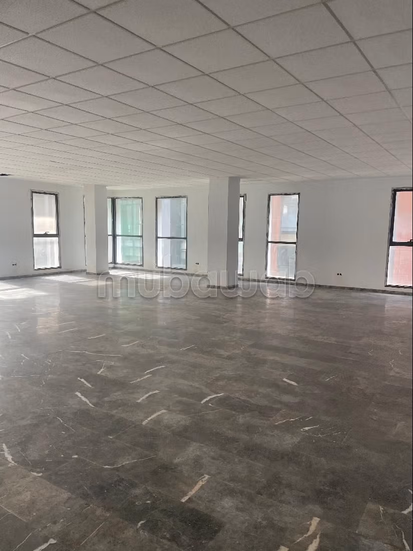Ufficio in vendita a Sidi Maarouf. Superficie 170 m²