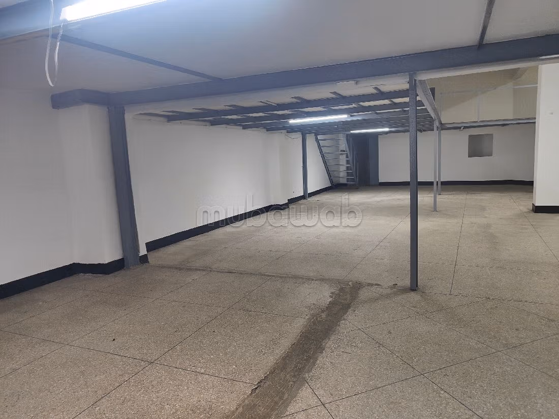 Dépôt pour stockage en location à Belvédère. Surface totale 515 m²