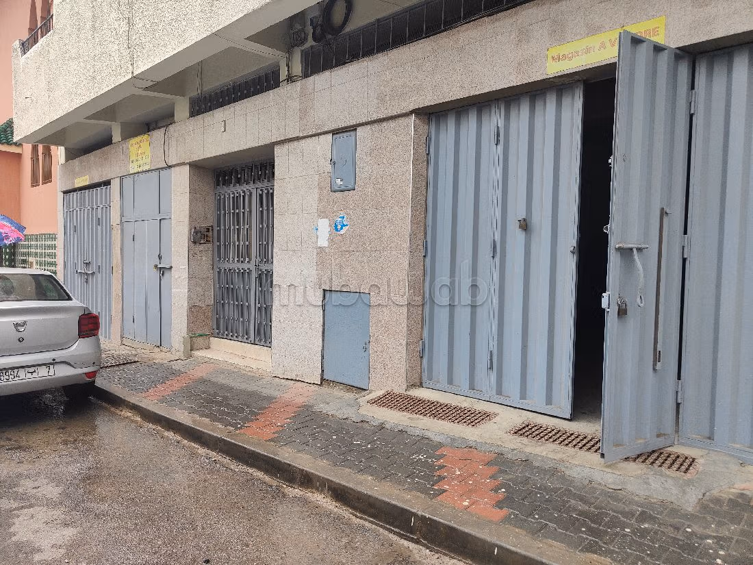 Dépôt pour stockage en location à Belvédère. Surface totale 515 m²