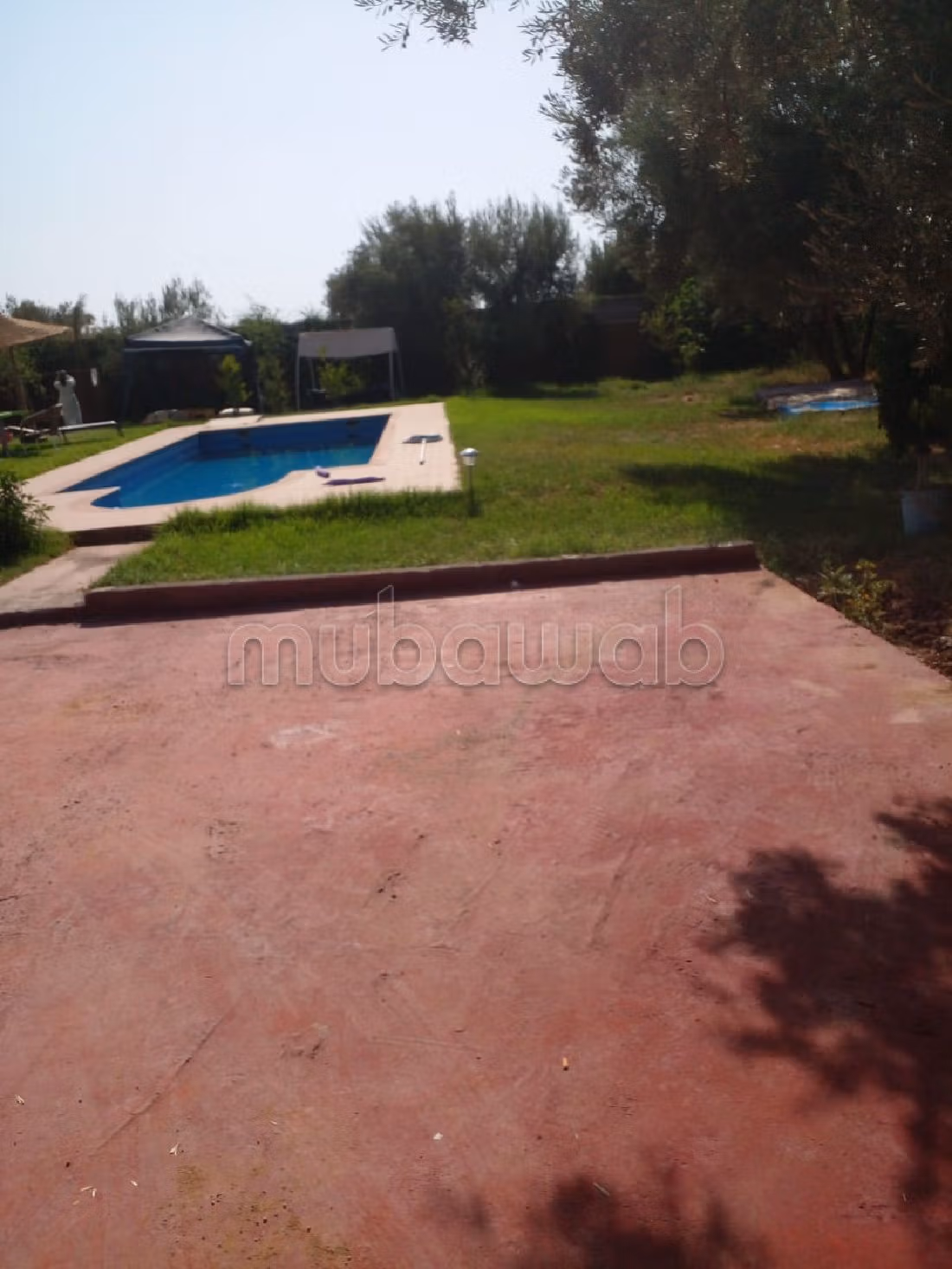 فيلا جميلة للبيع باغمات. المساحة الكلية 1167 م². مفروشة