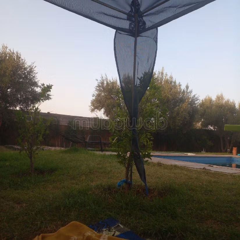 فيلا جميلة للبيع باغمات. المساحة الكلية 1167 م². مفروشة