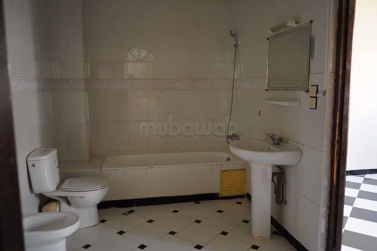 فيلا رائعة للبيع ب امرشيش. 6 قطع مريحة. حديقة وشرفة. 