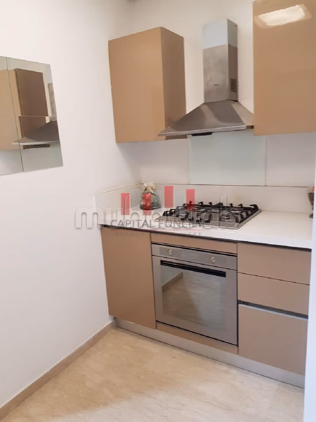 Alquila este piso en Racine. Pequeña superficie 120 m². Ascensor y estacionamiento
