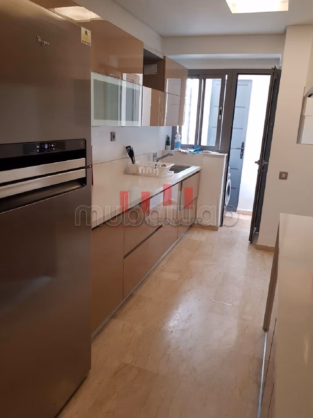 Alquila este piso en Racine. Pequeña superficie 120 m². Ascensor y estacionamiento