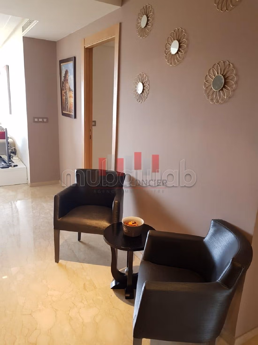 Alquila este piso en Racine. Pequeña superficie 120 m². Ascensor y estacionamiento