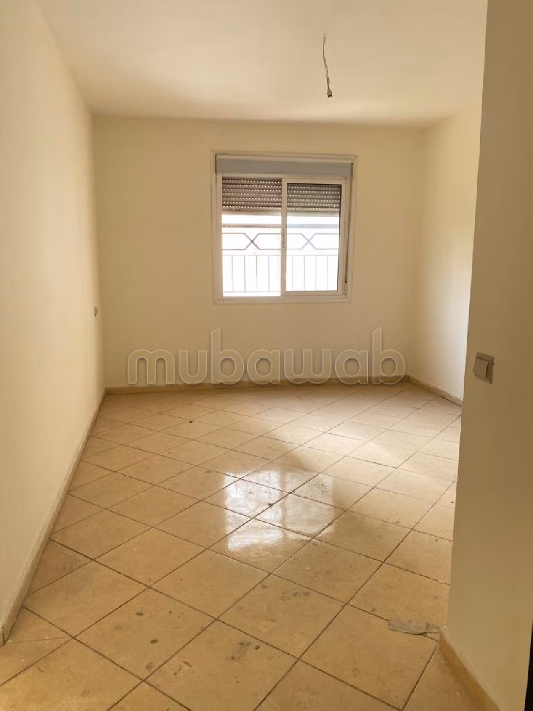 شقة للبيع بدار بوعزة. المساحة الكلية 52 م². شرفة وحديقة