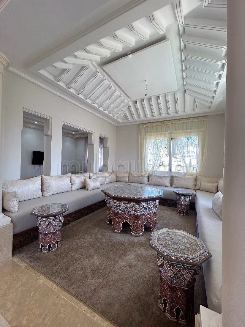 Magnifique villa à louer à Jbel Kbir. Meublé