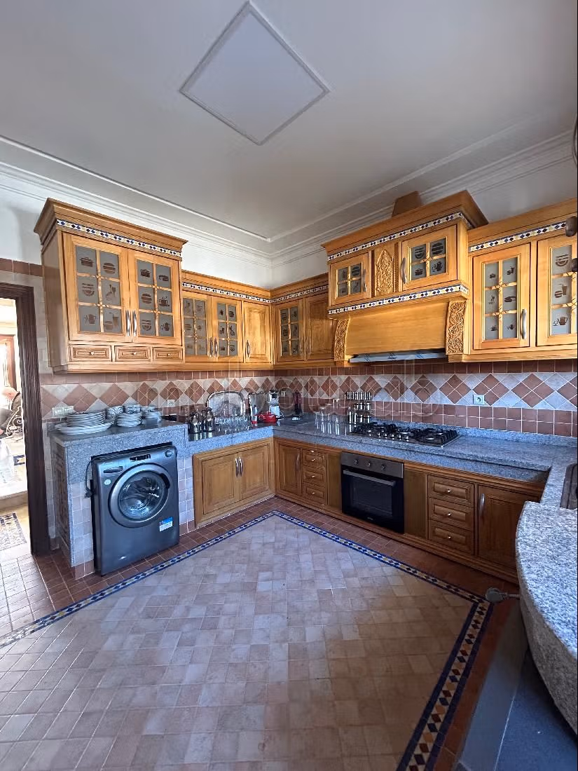 Magnifique villa à louer à Jbel Kbir. Meublé