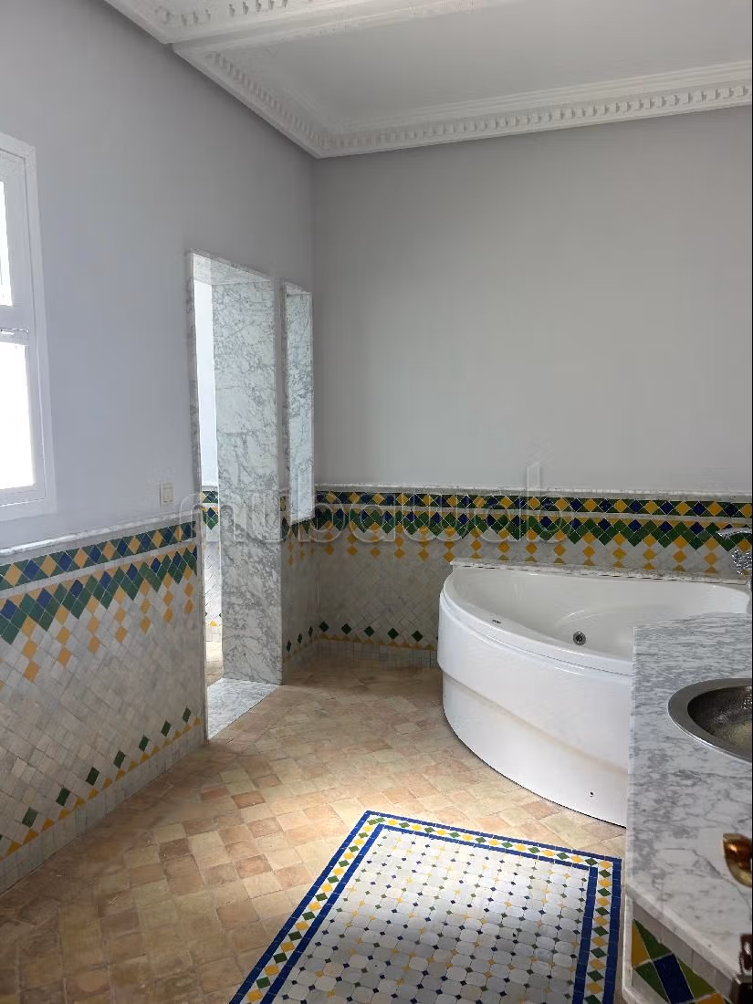 Magnifique villa à louer à Jbel Kbir. Meublé