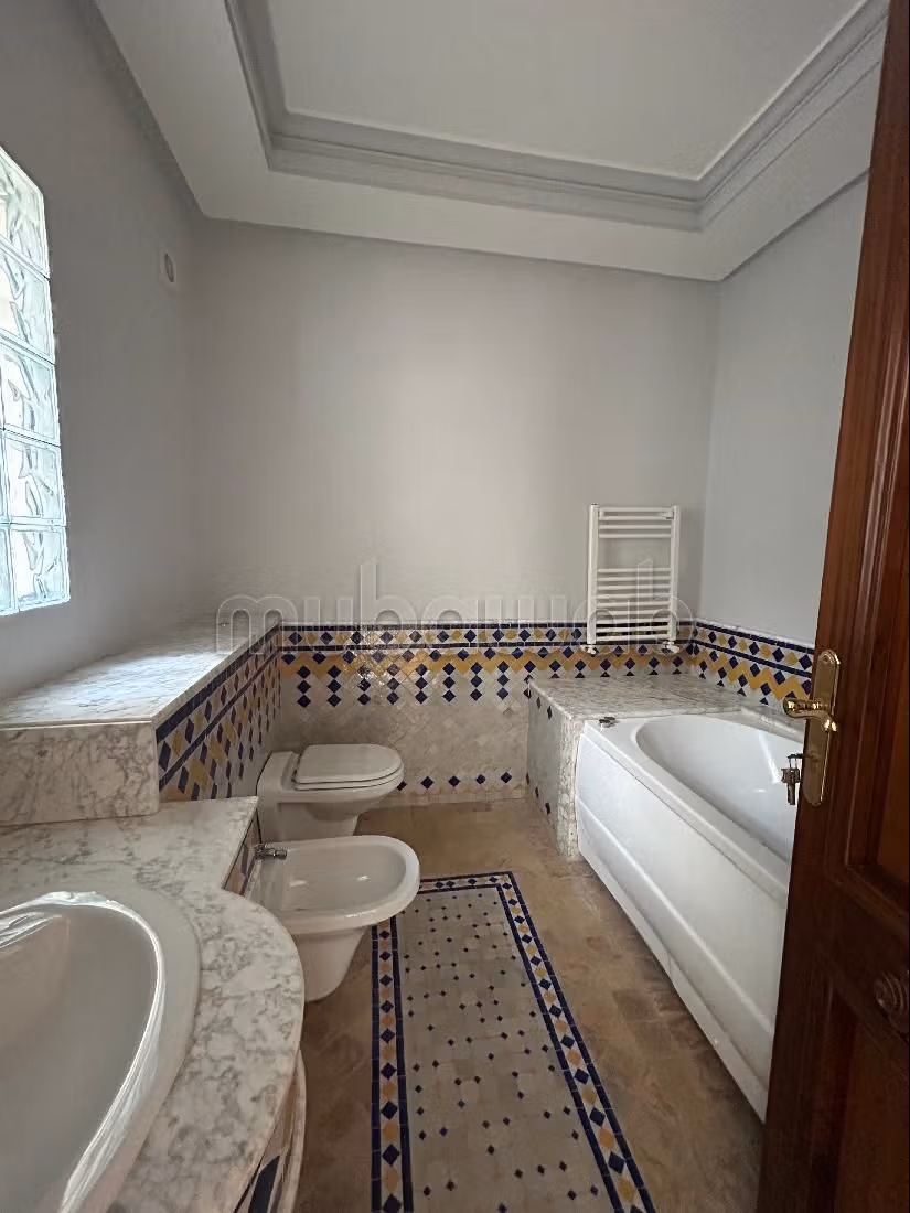 Magnifique villa à louer à Jbel Kbir. Meublé