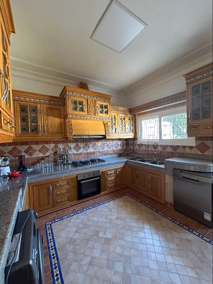 Magnifique villa à louer à Jbel Kbir. Meublé