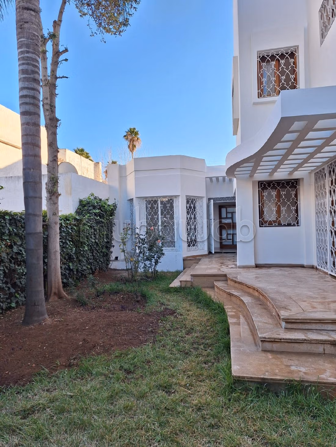 منزل فخم للبيع ب حمرية. 7 قطع مريحة. باب متين ، طبق الأقمار الصناعية