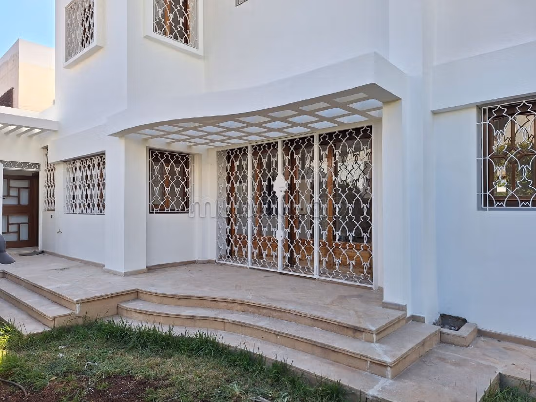 منزل فخم للبيع ب حمرية. 7 قطع مريحة. باب متين ، طبق الأقمار الصناعية