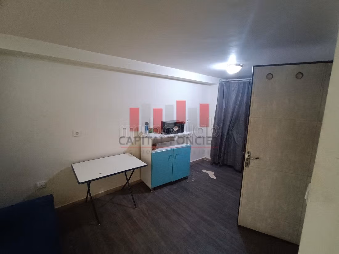 Affitta il locale commerciale perfetto per te a Bourgogne Est. Superficie totale 90 m². 