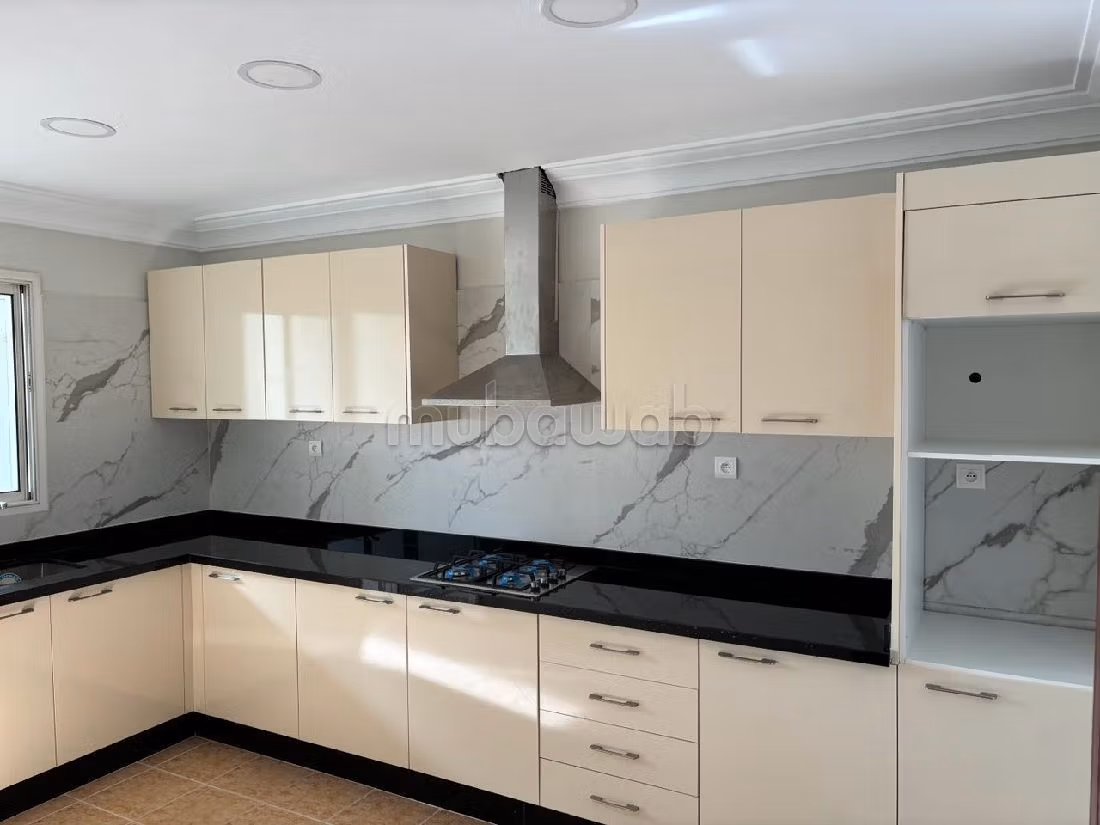 Bel appartement vide à racine