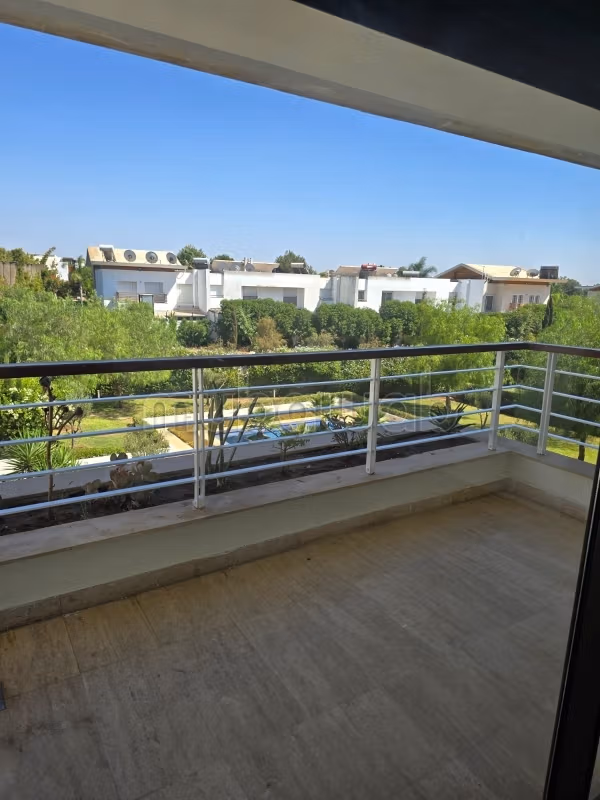 Apartment in the green city
