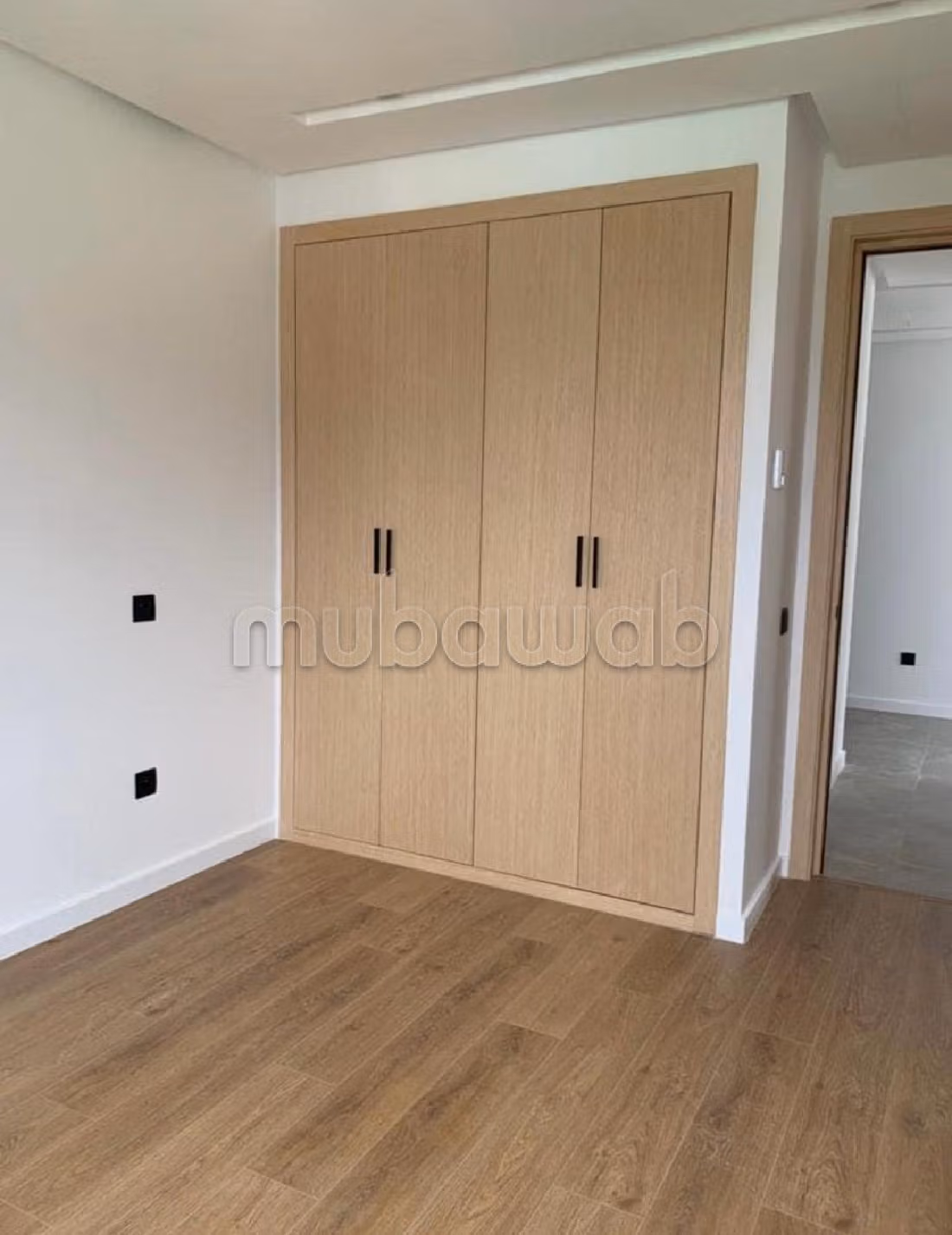 Flat for rent. 4 large living areas. Carpark, Balcony. 