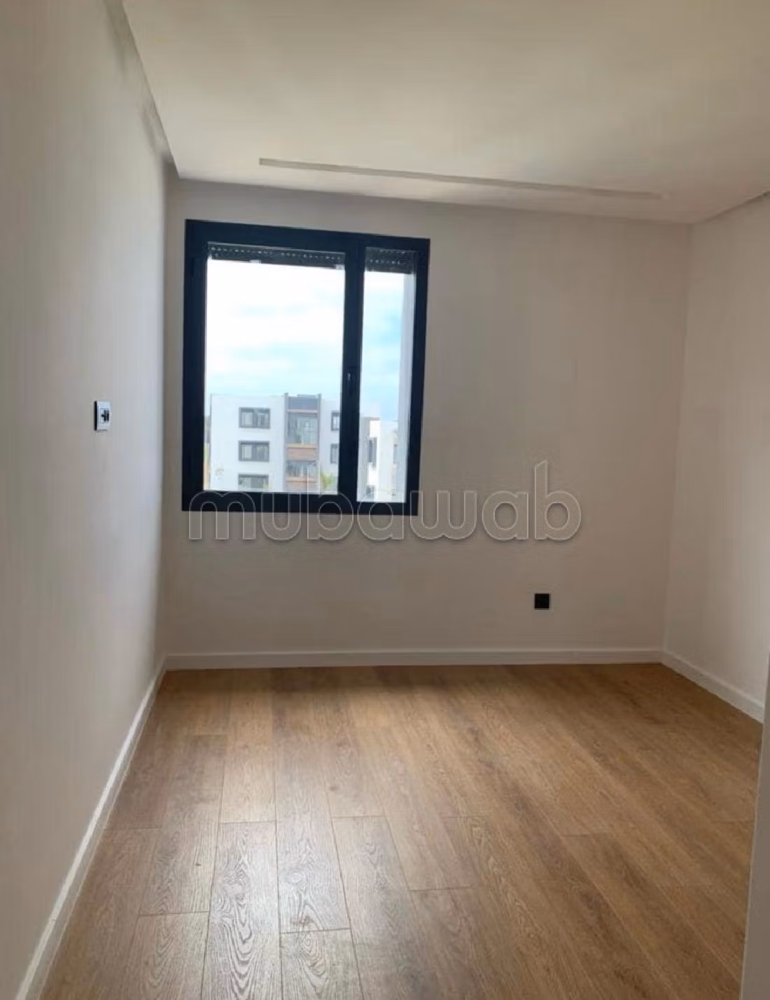 Flat for rent. 4 large living areas. Carpark, Balcony. 