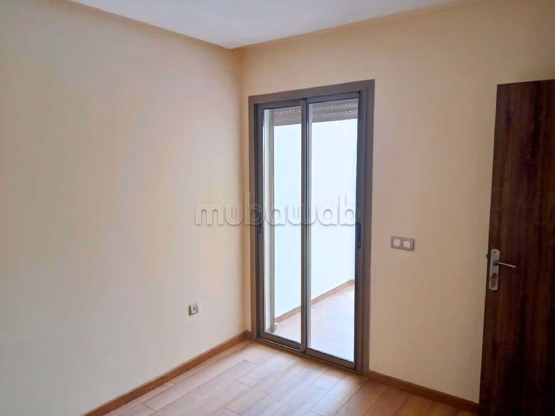 Flat for rent in Quartier du Parc. 3 lovely rooms. Parking spaces and terrace
