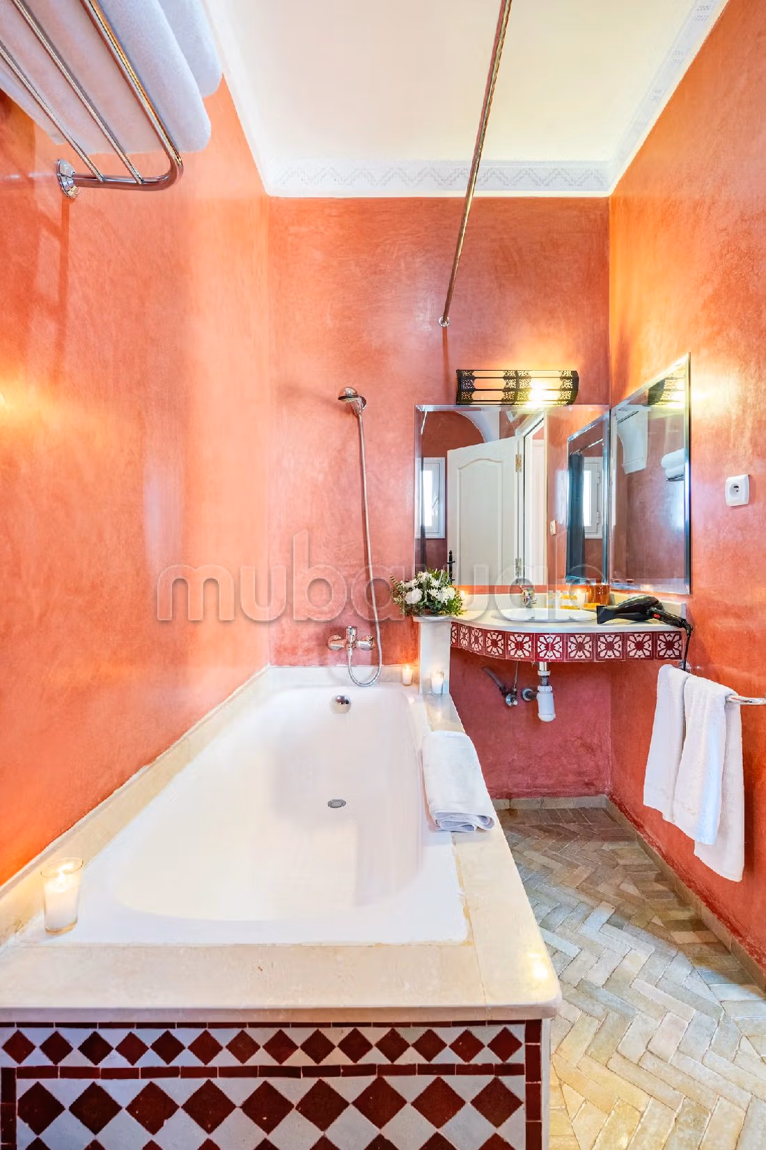 Esplendida villa en venta en Ennakhil Palmeraie. 16 dormitorios. Amueblado