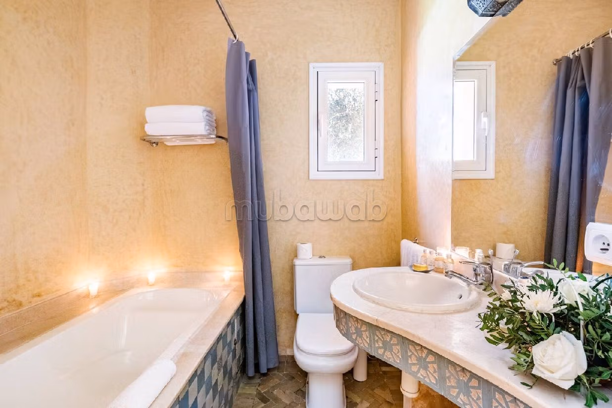 Esplendida villa en venta en Ennakhil Palmeraie. 16 dormitorios. Amueblado