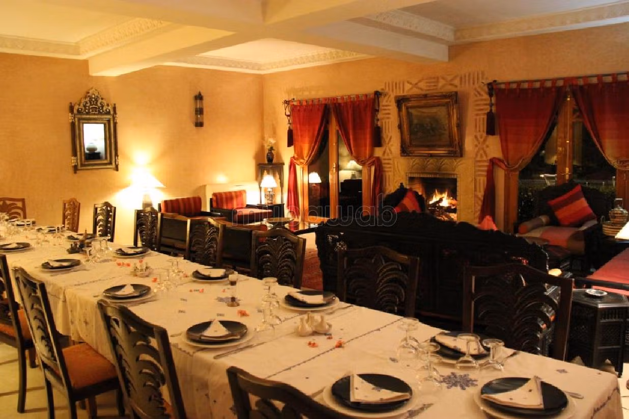 Esplendida villa en venta en Ennakhil Palmeraie. 16 dormitorios. Amueblado