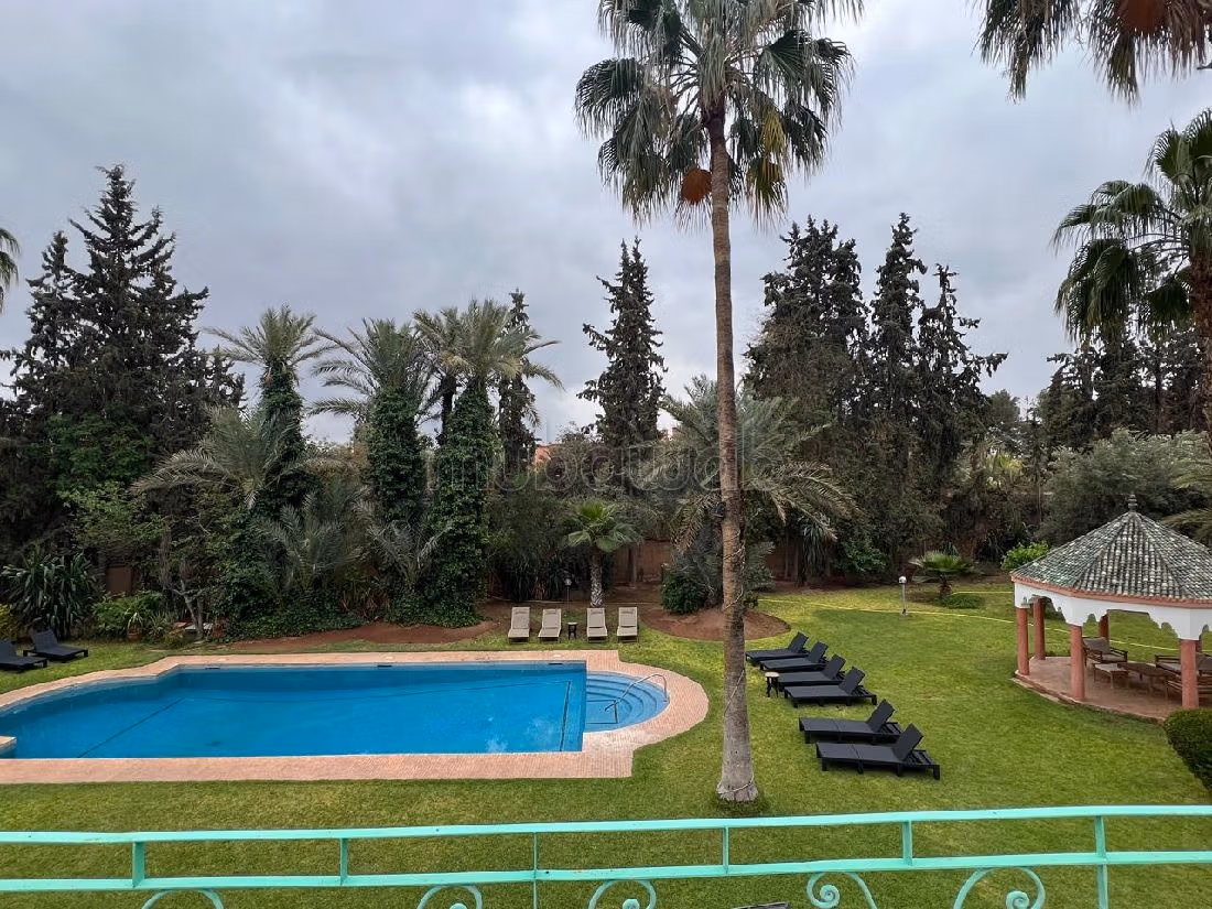 Esplendida villa en venta en Ennakhil Palmeraie. 16 dormitorios. Amueblado