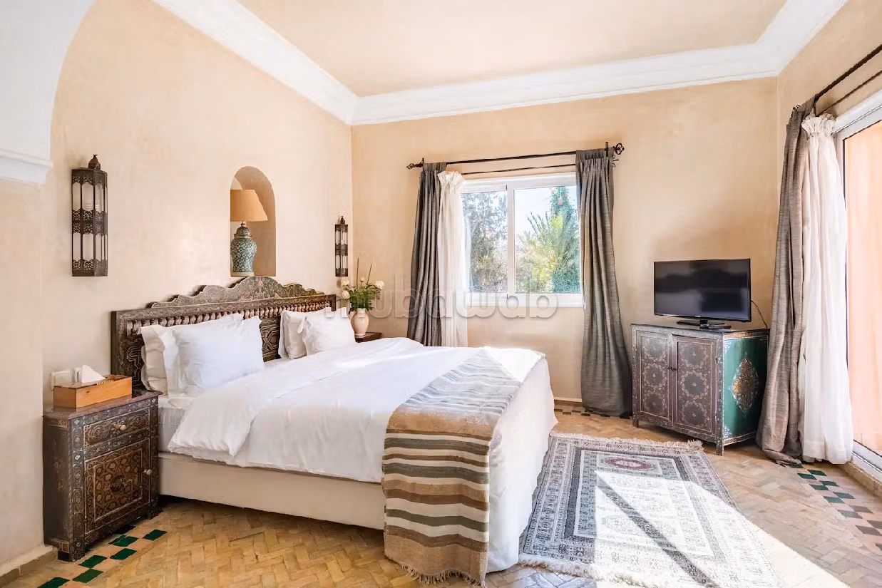 Esplendida villa en venta en Ennakhil Palmeraie. 16 dormitorios. Amueblado