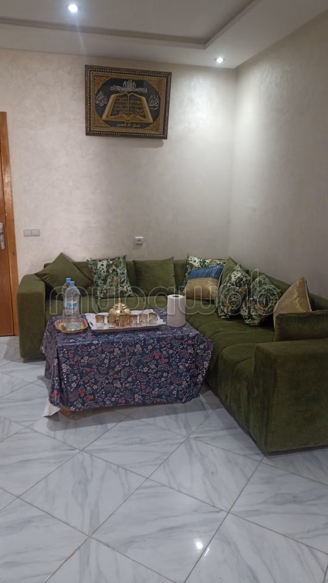 Vendita di un bell'appartamento a Sidi Abdellah. 2 camere. Porta blindata e finestre con doppi vetri. 