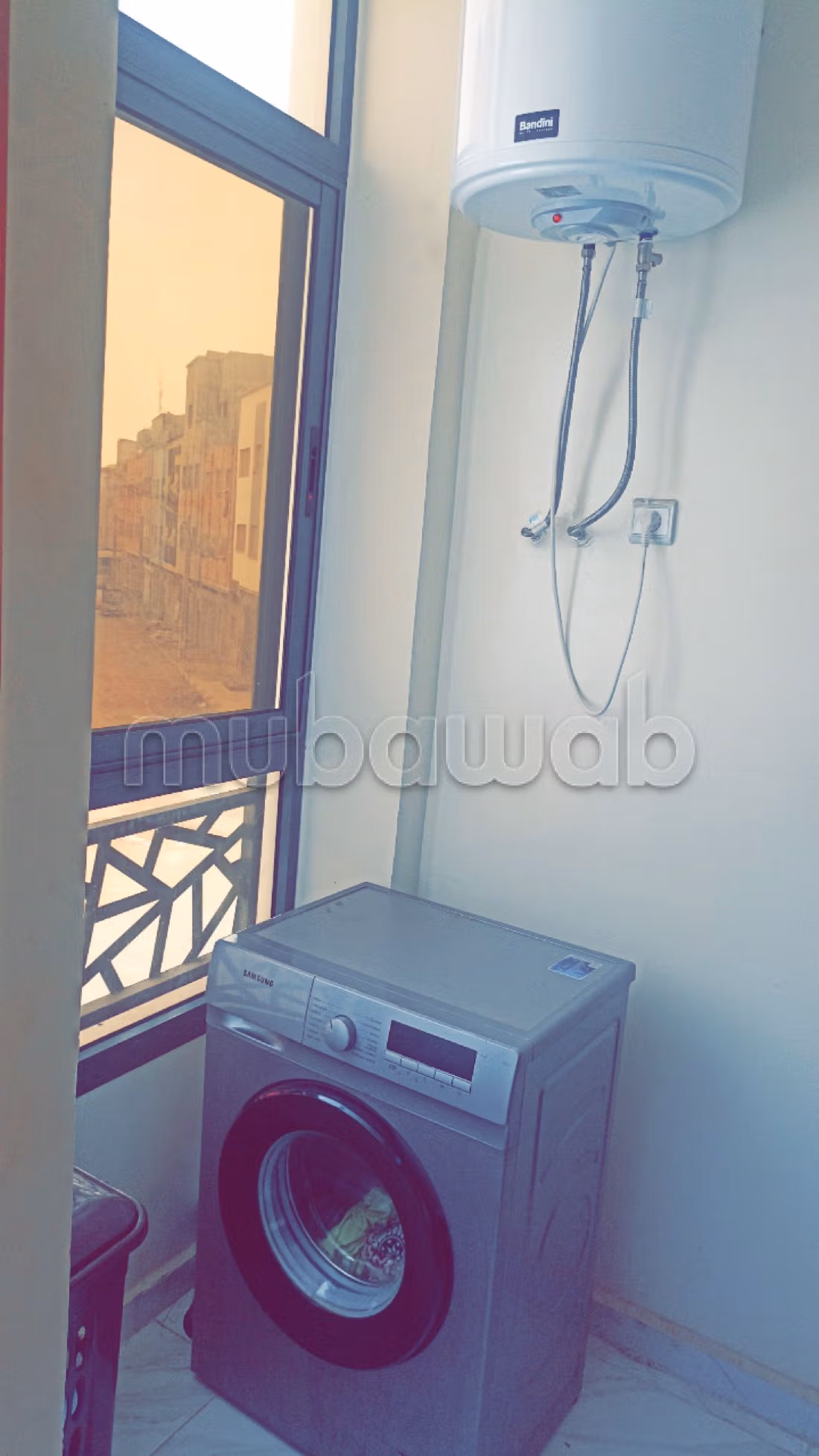 Vendita di un bell'appartamento a Sidi Abdellah. 2 camere. Porta blindata e finestre con doppi vetri. 