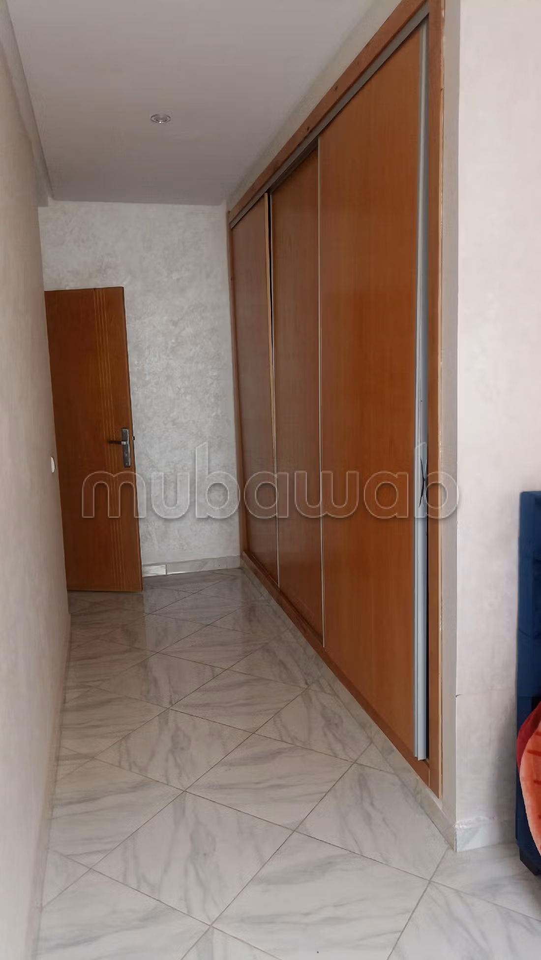 Vendita di un bell'appartamento a Sidi Abdellah. 2 camere. Porta blindata e finestre con doppi vetri. 