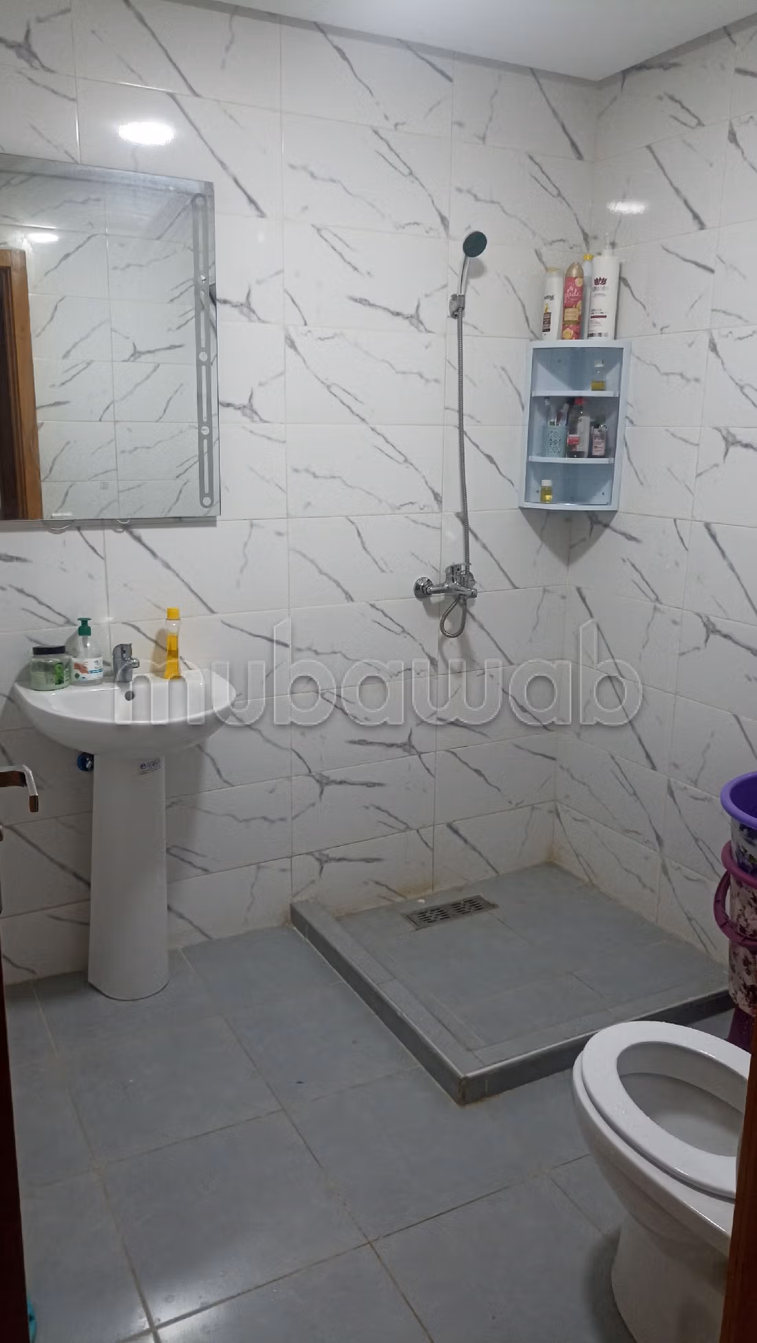 Vendita di un bell'appartamento a Sidi Abdellah. 2 camere. Porta blindata e finestre con doppi vetri. 