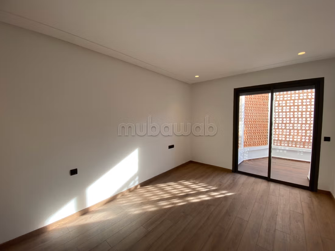Te koop: appartementen in Oasis. 2 Kamers. Met terras en lift.