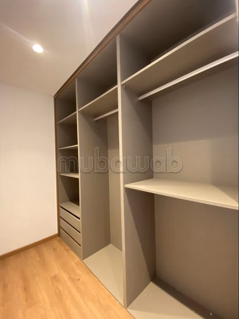Te koop: appartementen in Oasis. 2 Kamers. Met terras en lift.