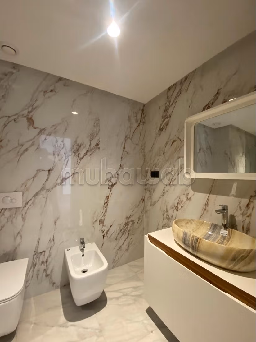 Te koop: appartementen in Oasis. 2 Kamers. Met terras en lift.
