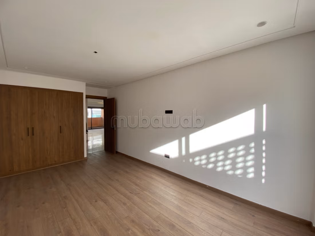 Te koop: appartementen in Oasis. 2 Kamers. Met terras en lift.