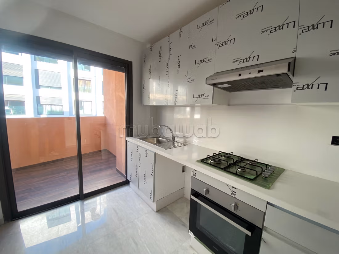 Te koop: appartementen in Oasis. 2 Kamers. Met terras en lift.