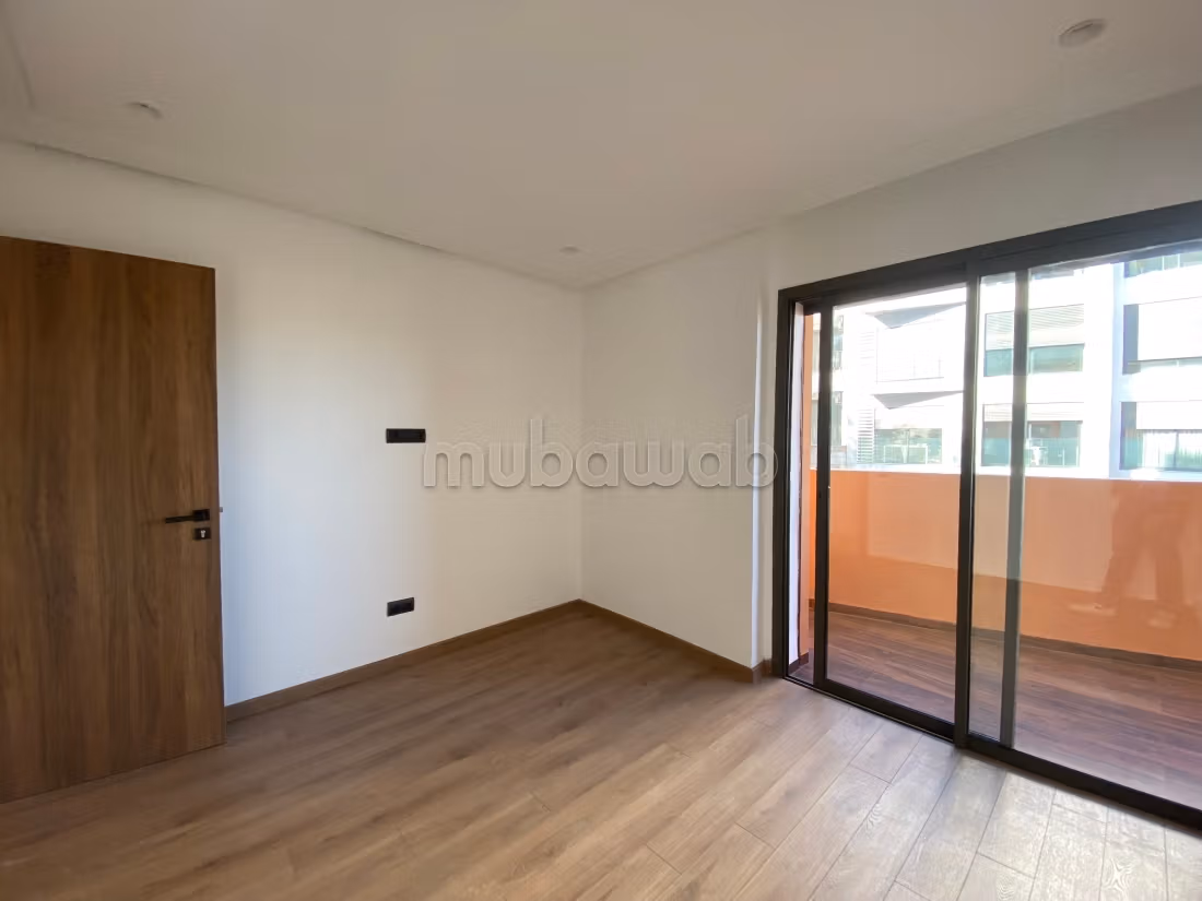 Te koop: appartementen in Oasis. 2 Kamers. Met terras en lift.