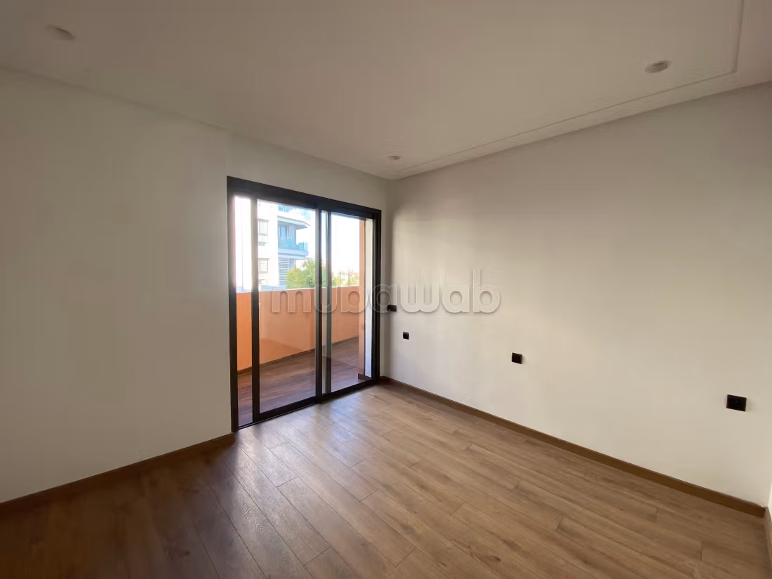 Te koop: appartementen in Oasis. 2 Kamers. Met terras en lift.