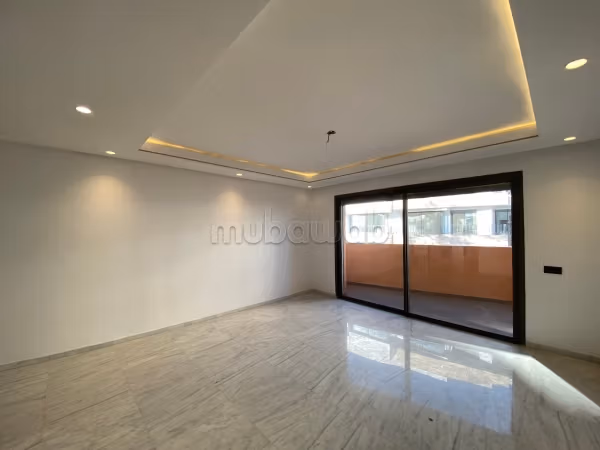 Piso en venta en Oasis. 5 habitaciones. Con ascensor y zona verde.
