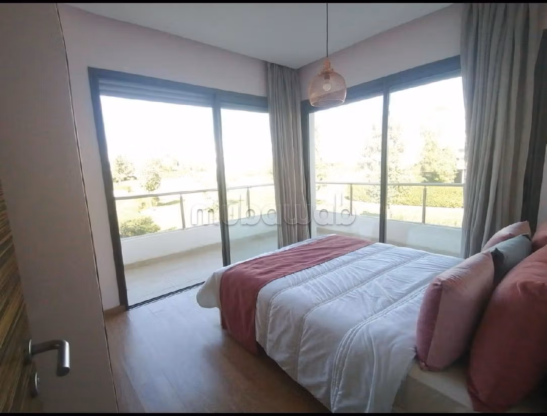 Appartementen om te huren. Oppervlakte 156 m². Open haard. 