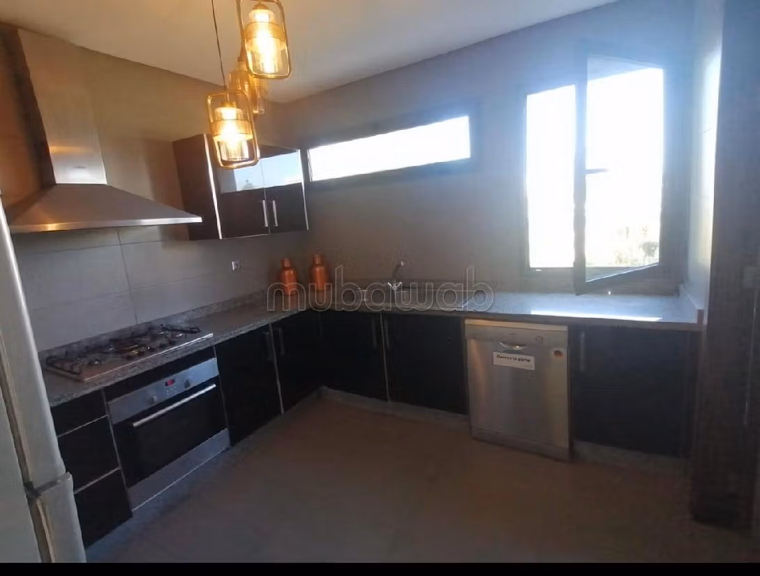 Appartementen om te huren. Oppervlakte 156 m². Open haard. 